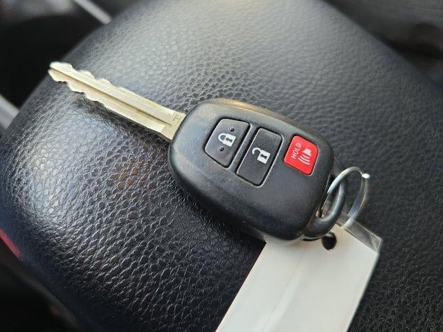 2015 Toyota RAV4 AWD 4dr XLE (Natl)