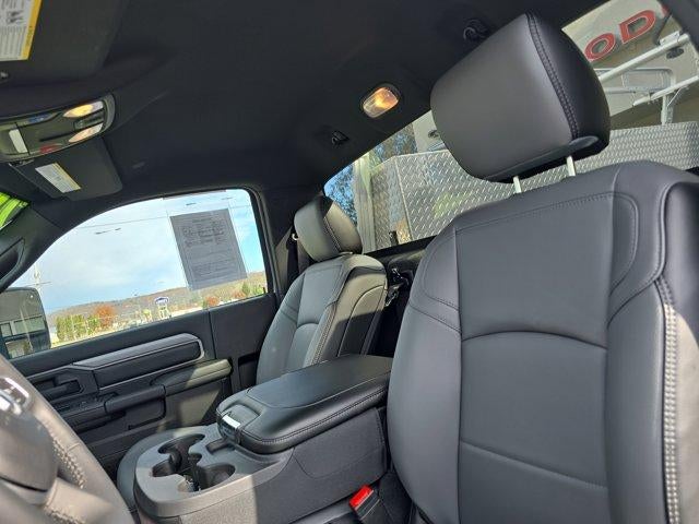 2024 RAM 3500 Tradesman 4x4 Reg Cab 8' Box