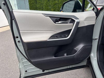 2020 Toyota RAV4 XLE AWD (Natl)