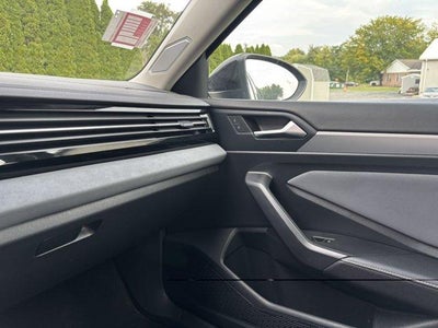 2025 Volkswagen Jetta SE Auto