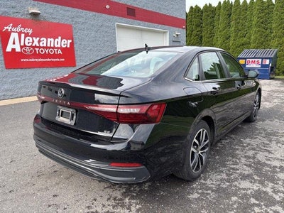 2025 Volkswagen Jetta SE Auto