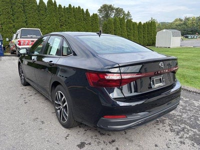 2025 Volkswagen Jetta SE Auto