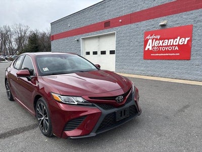 2018 Toyota Camry SE Auto (SE)