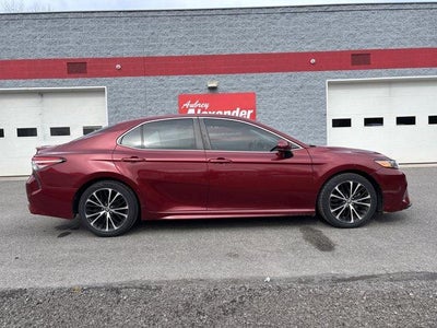2018 Toyota Camry SE Auto (SE)