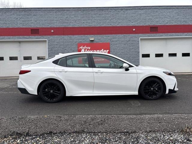 2025 Toyota Camry SE (SE)