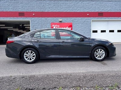2025 Toyota Camry LE (SE)