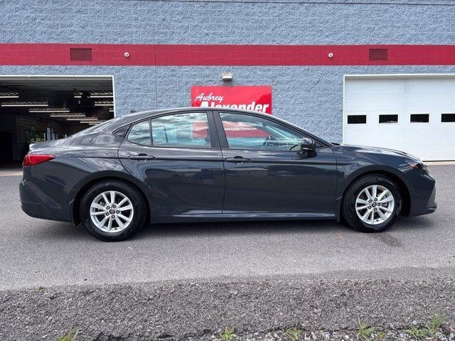 2025 Toyota Camry LE (SE)