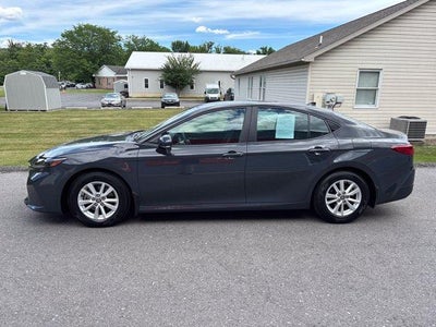 2025 Toyota Camry LE (SE)