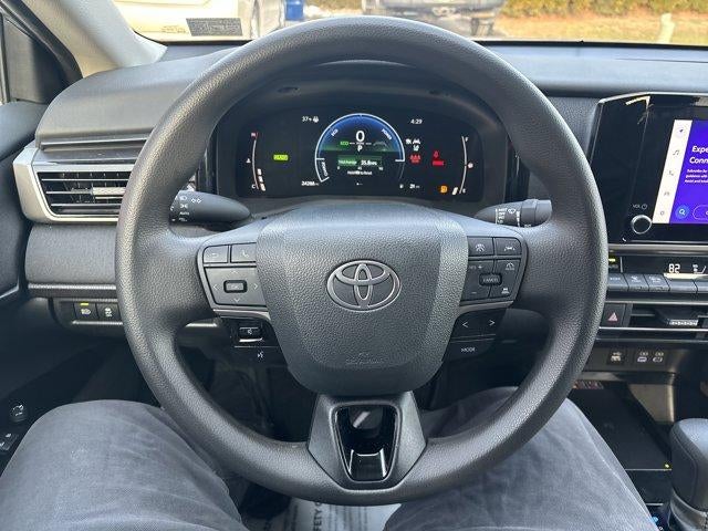 2025 Toyota Camry LE (SE)