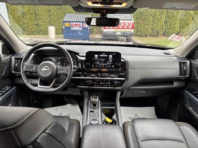 2025 Nissan Pathfinder SL 4WD