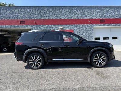 2022 Nissan Pathfinder Platinum 4WD