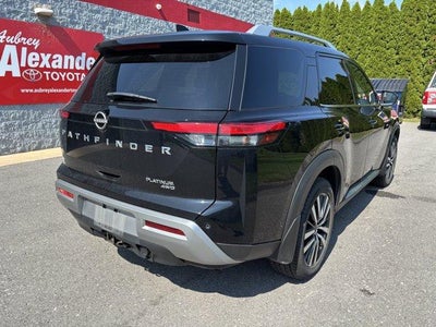 2022 Nissan Pathfinder Platinum 4WD