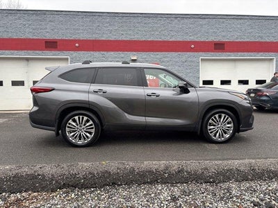 2022 Toyota Highlander Platinum AWD (Natl)