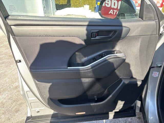 2024 Toyota Highlander LE AWD (SE)