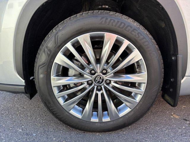 2025 Toyota Highlander Platinum AWD (Natl)