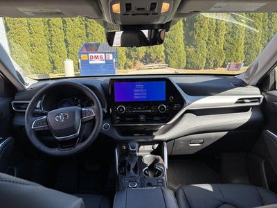 2025 Toyota Highlander Platinum AWD (Natl)
