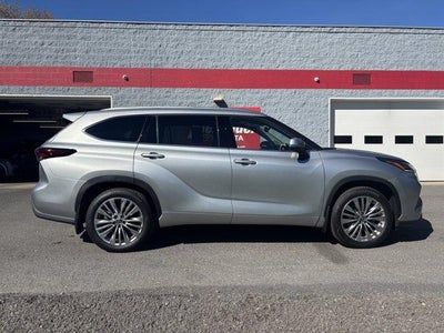 2025 Toyota Highlander Platinum AWD (Natl)
