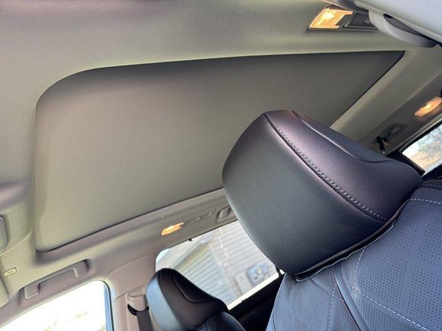 2025 Toyota Highlander Platinum AWD (Natl)