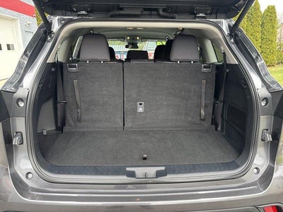 2024 Toyota Highlander LE AWD (SE)