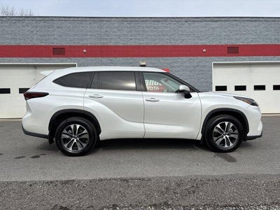 2024 Toyota Highlander LE AWD (SE)