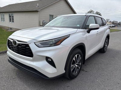 2024 Toyota Highlander LE AWD (SE)