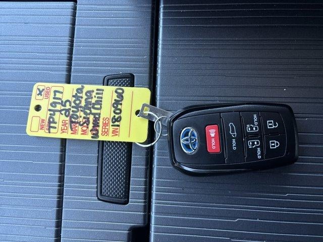 2025 Toyota Sienna XLE AWD 7-Passenger (Natl)