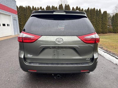 2020 Toyota Sienna XLE FWD 8-Passenger (Natl)