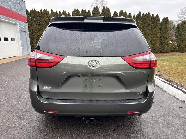 2020 Toyota Sienna XLE FWD 8-Passenger (Natl)