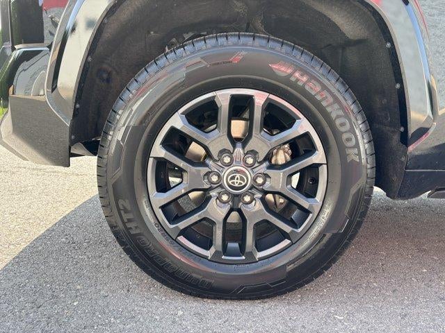 2022 Toyota Tundra 4WD 4WD Platinum CrewMax 5.5' Bed (Natl)