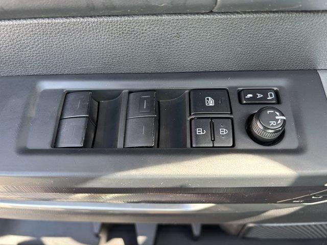 2022 Toyota Tundra 4WD 4WD Platinum CrewMax 5.5' Bed (Natl)