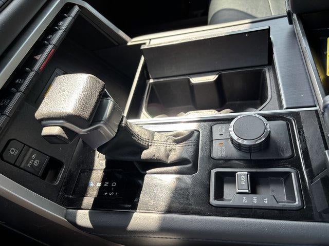 2022 Toyota Tundra 4WD 4WD Platinum CrewMax 5.5' Bed (Natl)