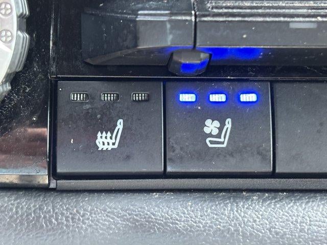 2022 Toyota Tundra 4WD 4WD Platinum CrewMax 5.5' Bed (Natl)