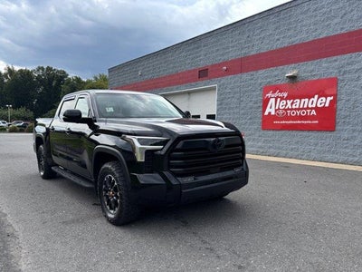 2025 Toyota Tundra 4WD 4WD SR5 CrewMax 5.5' Bed (SE)