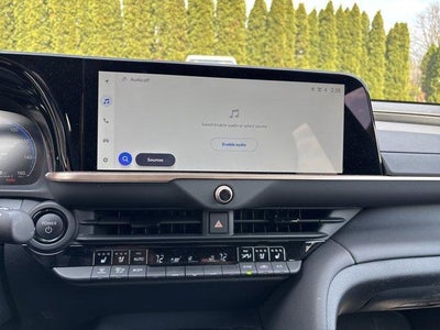 2025 Toyota Crown Signia Limited AWD (Natl)