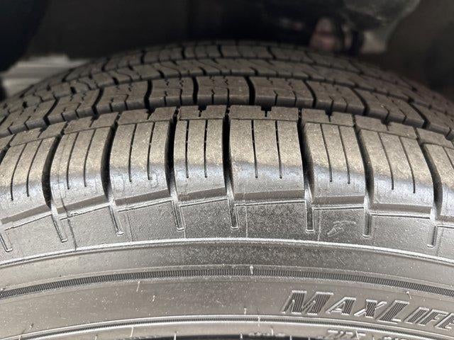 2024 Toyota Prius LE (Natl)