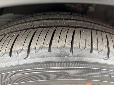 2024 Toyota Prius LE (Natl)