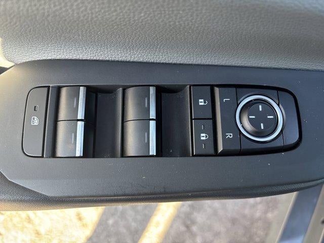 2023 Toyota Prius XLE AWD (Natl)