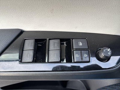 2019 Toyota Prius LE (Natl)