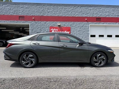 2024 Hyundai ELANTRA Limited IVT