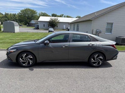2024 Hyundai ELANTRA Limited IVT
