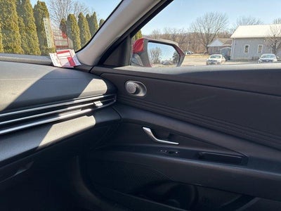 2025 Hyundai ELANTRA SEL Convenience IVT