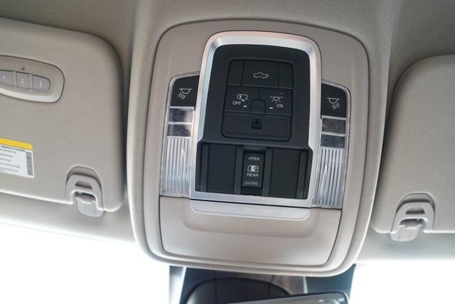 2022 RAM 1500 Laramie 4x4 Crew Cab 5'7" Box