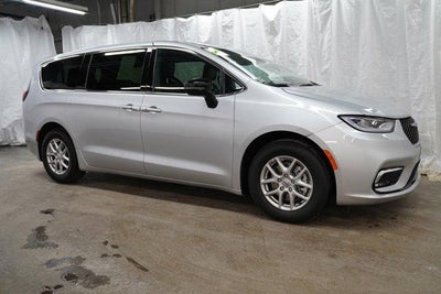 2026 Chrysler Pacifica Select FWD