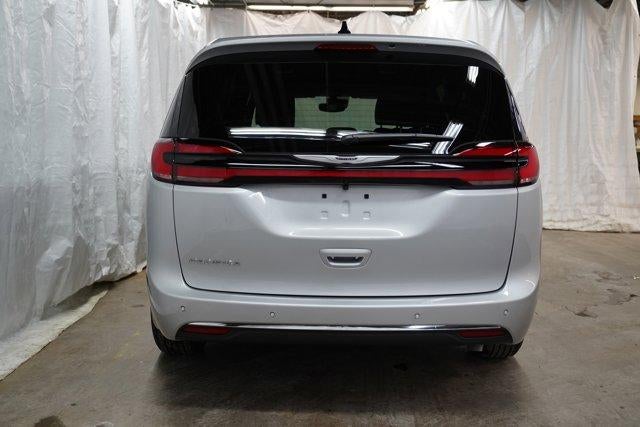 2026 Chrysler Pacifica Select FWD