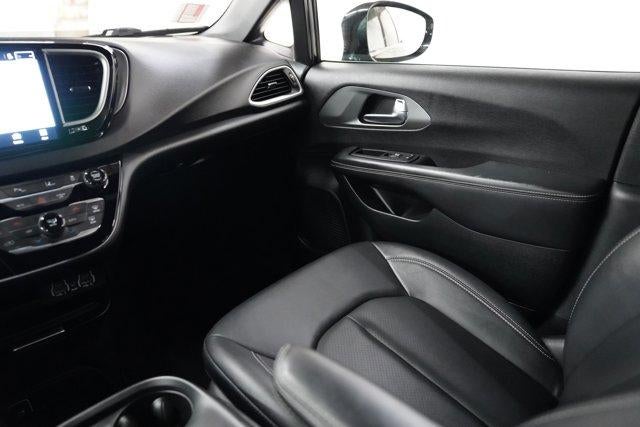 2025 Chrysler Pacifica Select FWD