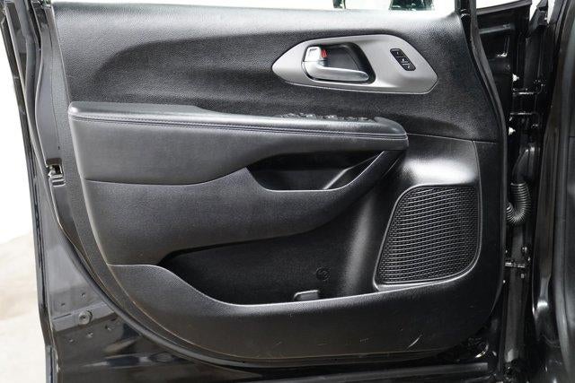 2025 Chrysler Pacifica Select FWD