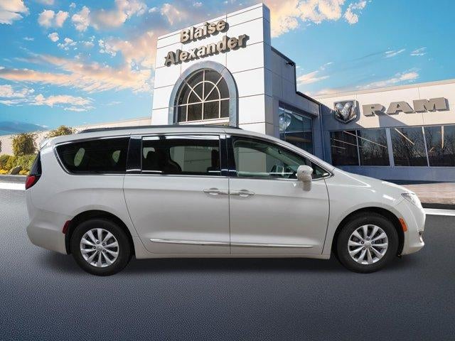 2017 Chrysler Pacifica Touring-L FWD