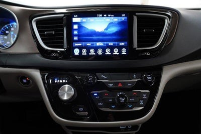 2017 Chrysler Pacifica Touring-L FWD