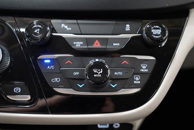 2017 Chrysler Pacifica Touring-L FWD