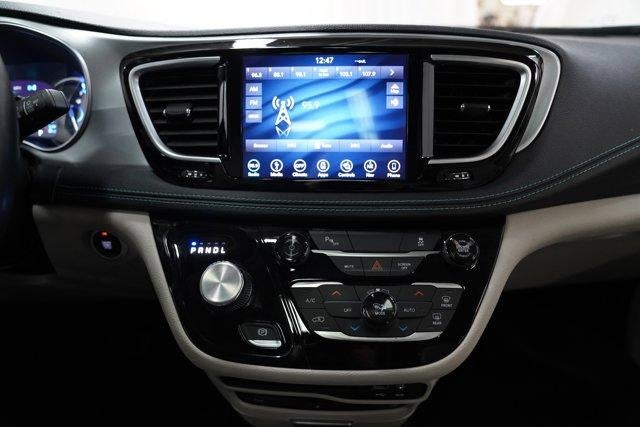 2018 Chrysler Pacifica Hybrid Limited FWD